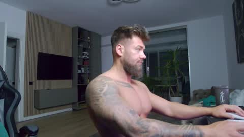 Snapshot of enrikoblue chatting on 14, 2, 2025 Erik online show from 14, 2, 2025