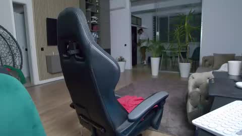 Snapshot of enrikoblue chatting on 23, 2, 2025 Erik online show from 23, 2, 2025