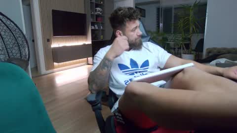 Snapshot of enrikoblue chatting on 25, 2, 2025 Erik online show from 25, 2, 2025