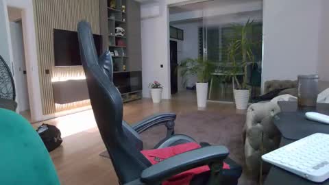 Snapshot of enrikoblue chatting on 26, 2, 2025 Erik online show from 26, 2, 2025