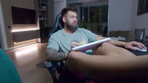 Snapshot of enrikoblue chatting on 11, 3, 2025 Erik online show from 11, 3, 2025