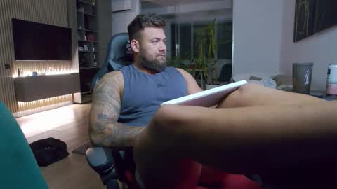 Snapshot of enrikoblue chatting on 9, 9, 2025 Erik online show from 9, 9, 2025