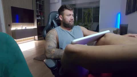 Snapshot of enrikoblue chatting on 6, 10, 2025 Erik online show from 6, 10, 2025