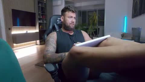 Snapshot of enrikoblue chatting on 15, 10, 2025 Erik online show from 15, 10, 2025