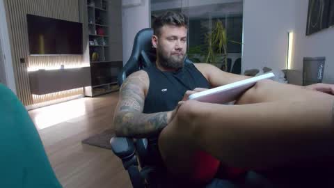 Snapshot of enrikoblue chatting on 16, 10, 2025 Erik online show from 16, 10, 2025