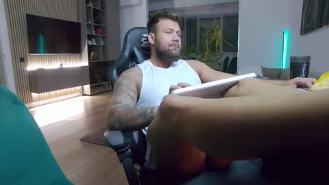 Snapshot of enrikoblue chatting on 18, 10, 2025 Erik online show from 18, 10, 2025