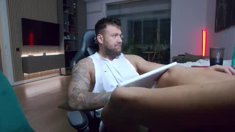 Snapshot of enrikoblue chatting on 7, 11, 2025 Erik online show from 7, 11, 2025