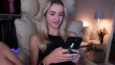 Snapshot of entya chatting on 10, 9, 2025 entya online show from 10, 9, 2025