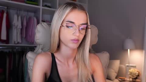 Snapshot of entya chatting on 26, 9, 2025 entya online show from 26, 9, 2025