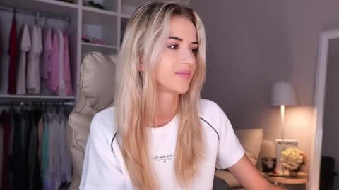 Snapshot of entya chatting on 27, 9, 2025 entya online show from 27, 9, 2025