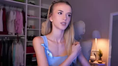 Snapshot of entya chatting on 11, 10, 2025 entya online show from 11, 10, 2025