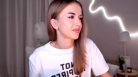 Snapshot of entya chatting on 30, 10, 2025 entya online show from 30, 10, 2025