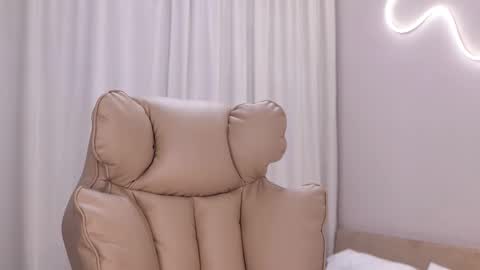 Snapshot of entya chatting on 18, 11, 2025 entya online show from 18, 11, 2025