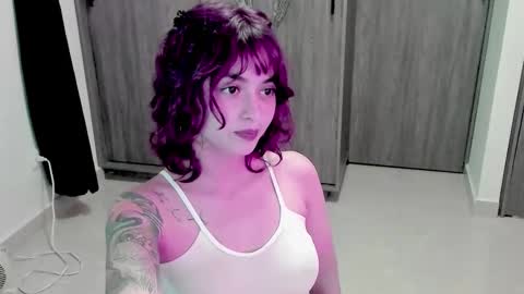 Snapshot of ephemeral_hot chatting on 28, 10, 2025 Leyla online show from 28, 10, 2025