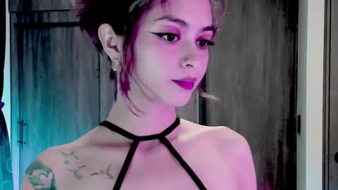 Snapshot of ephemeral_hot chatting on 4, 12, 2025 Leyla online show from 4, 12, 2025