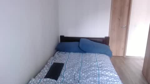 Snapshot of eren_mikasa chatting on 24, 2, 2025 sofia online show from 24, 2, 2025