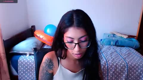 Snapshot of eren_mikasa chatting on 21, 11, 2025 sofia online show from 21, 11, 2025