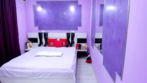 Snapshot of ericaforu chatting on 7, 10, 2025 Erica online show from 7, 10, 2025