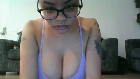 Snapshot of erin2025 chatting on 28, 10, 2025 erin2025 online show from 28, 10, 2025