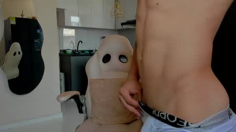 eros_becker_ online show from 5, 8, 2026