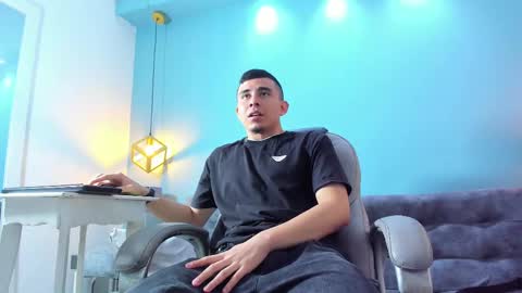 Snapshot of eross_santy chatting on 9, 9, 2025 Eross online show from 9, 9, 2025