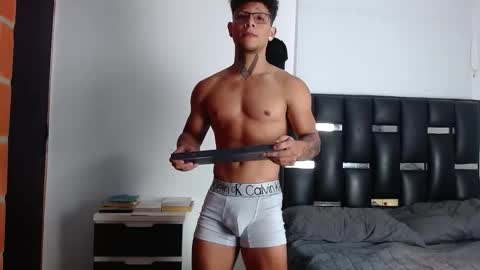 Snapshot of erosscott chatting on 27, 10, 2025 Eros online show from 27, 10, 2025