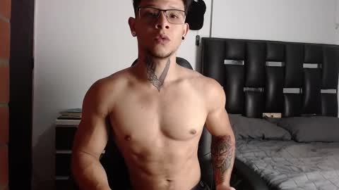 Snapshot of erosscott chatting on 30, 10, 2025 Eros online show from 30, 10, 2025