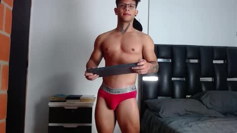 Snapshot of erosscott chatting on 17, 12, 2025 Eros online show from 17, 12, 2025