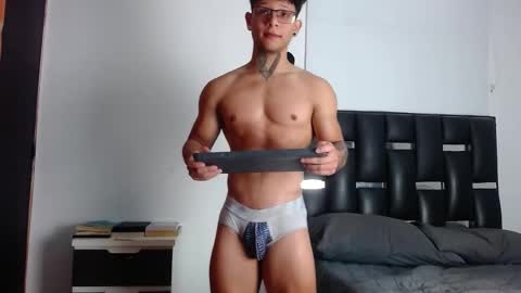 Snapshot of erosscott chatting on 18, 12, 2025 Eros online show from 18, 12, 2025