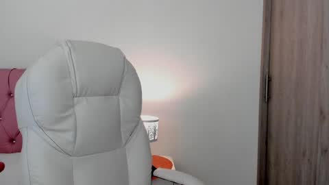 Snapshot of erotic_boobs chatting on 2, 12, 2024 Karen online show from 2, 12, 2024