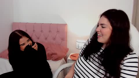 Snapshot of erotic_boobs chatting on 4, 12, 2024 Karen online show from 4, 12, 2024