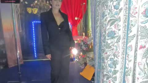 Snapshot of erotic_dessire chatting on 9, 10, 2025 Eve online show from 9, 10, 2025