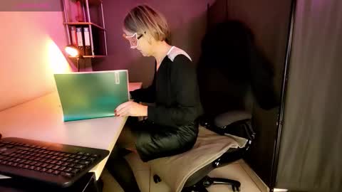 Snapshot of eroticaeva chatting on 22, 11, 2025 Eva online show from 22, 11, 2025