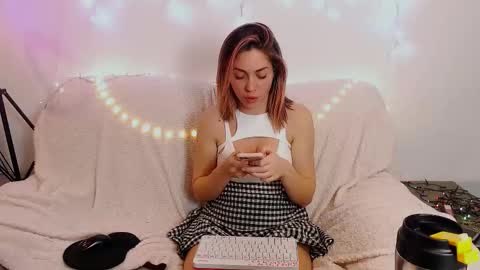 Snapshot of eroticgiftxxx chatting on 4, 2, 2025 LylaXXX online show from 4, 2, 2025