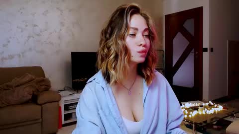 Snapshot of eroticgiftxxx chatting on 1, 3, 2025 LylaXXX online show from 1, 3, 2025