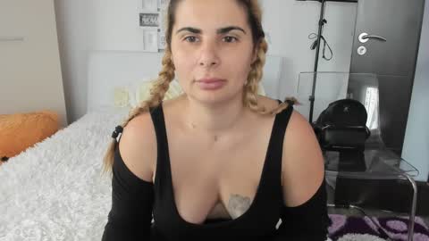 eroticsensualkitty4u online show from 9, 12, 2024