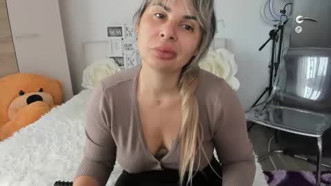 eroticsensualkitty4u online show from 14, 10, 2025