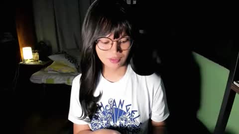 Snapshot of esilchan chatting on 7, 10, 2025 Chelliane online show from 7, 10, 2025