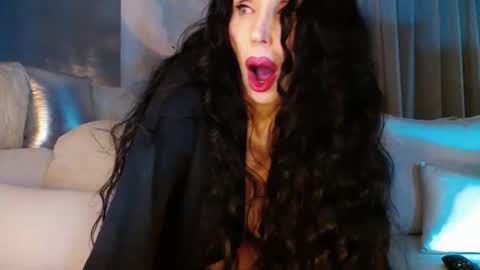 Esther online show from 5, 2, 2025