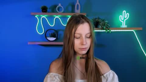 esme_moore_ online show from 9, 10, 2025