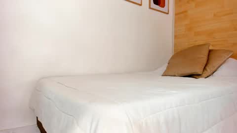 Esmeralda online show from 28, 4, 2026