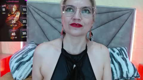 Snapshot of esmeralda_oikos chatting on 3, 6, 2026 Esmeralda .INDEPENDENT MODEL online Monday to Saturday 3 pm Chicago online show from 3, 6, 2026