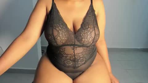 Esme online show from 8, 10, 2025