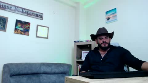 Snapshot of esteban_fer chatting on 7, 5, 2026 Esteban Fernandez online show from 7, 5, 2026