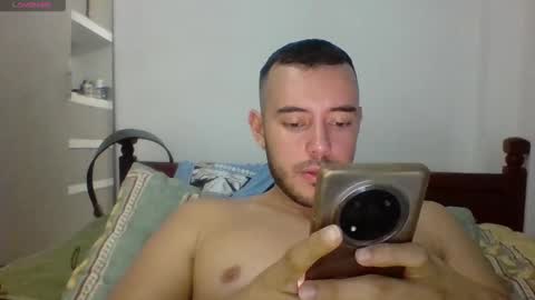 Snapshot of esteban_star chatting on 15, 11, 2025 Esteban Reyes independent model online show from 15, 11, 2025
