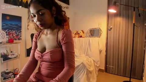 estefy_arroyo1 online show from 24, 7, 2026