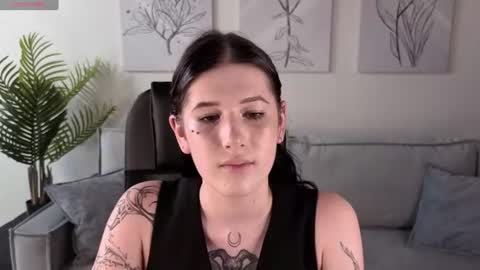 Ester Henderson online show from 3, 7, 2026
