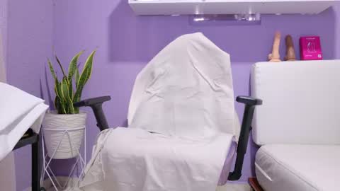 Snapshot of estill_hunk chatting on 28, 7, 2026 Estill online show from 28, 7, 2026