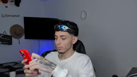 estivenvel online show from 11, 10, 2025