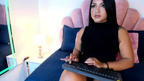 Estrella Garcia  online show from 22, 4, 2026